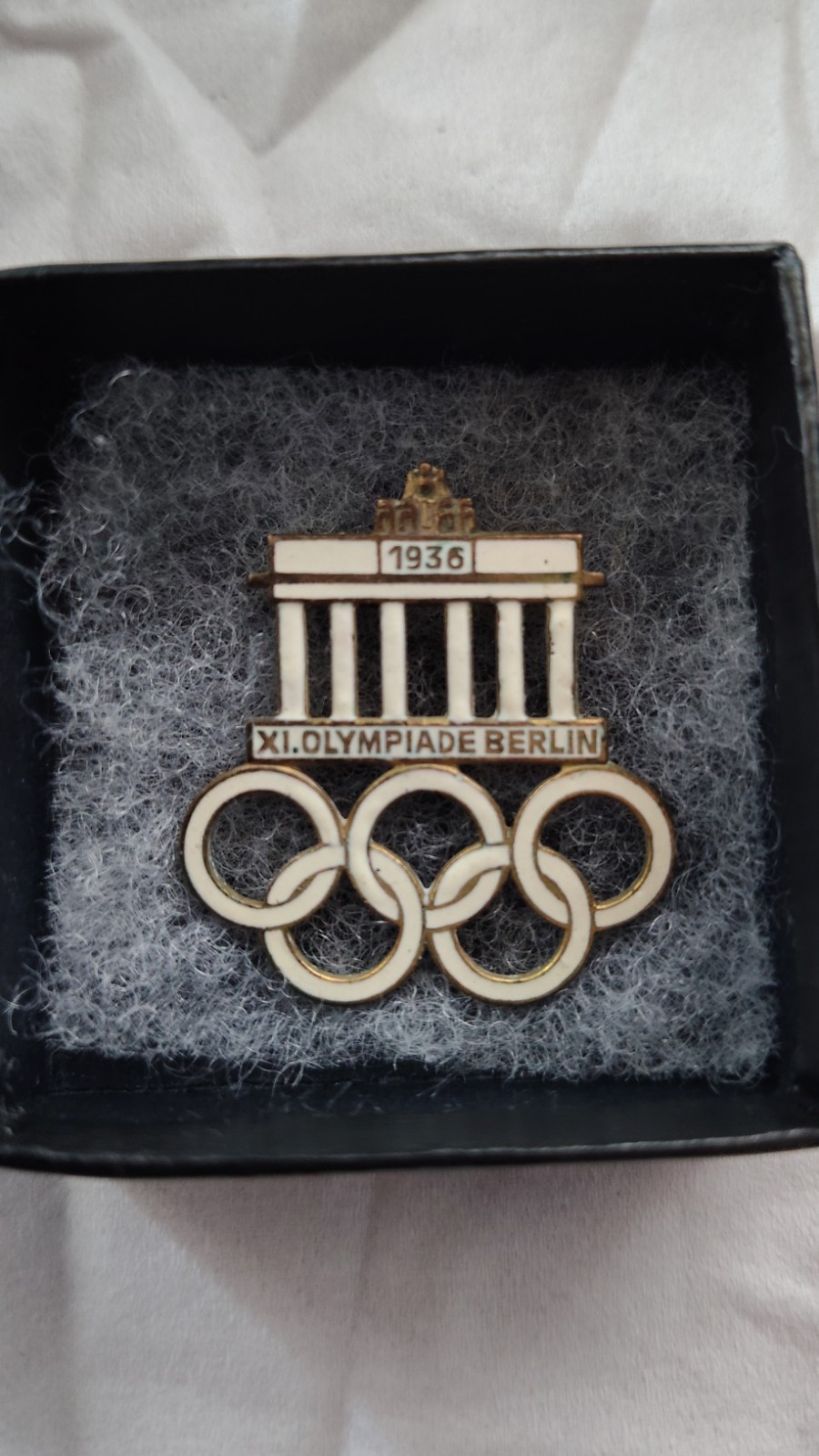 1936 XI Olympiade Berlin Olympic Rings Pinback Badge