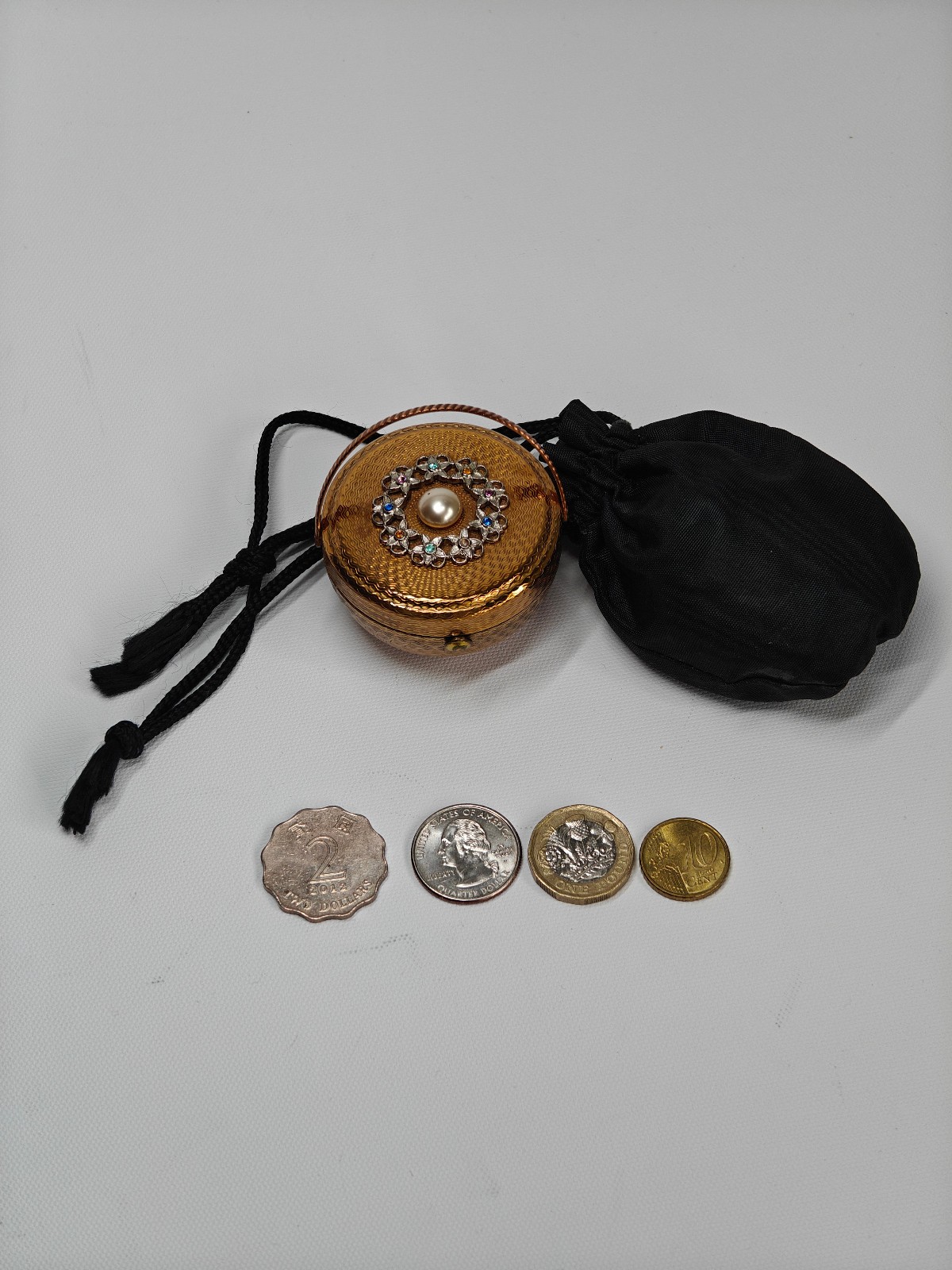 Vintage 1950s Kigu Bouquet Basket Powder Compact Rhinestone Faux Pearl Novelty