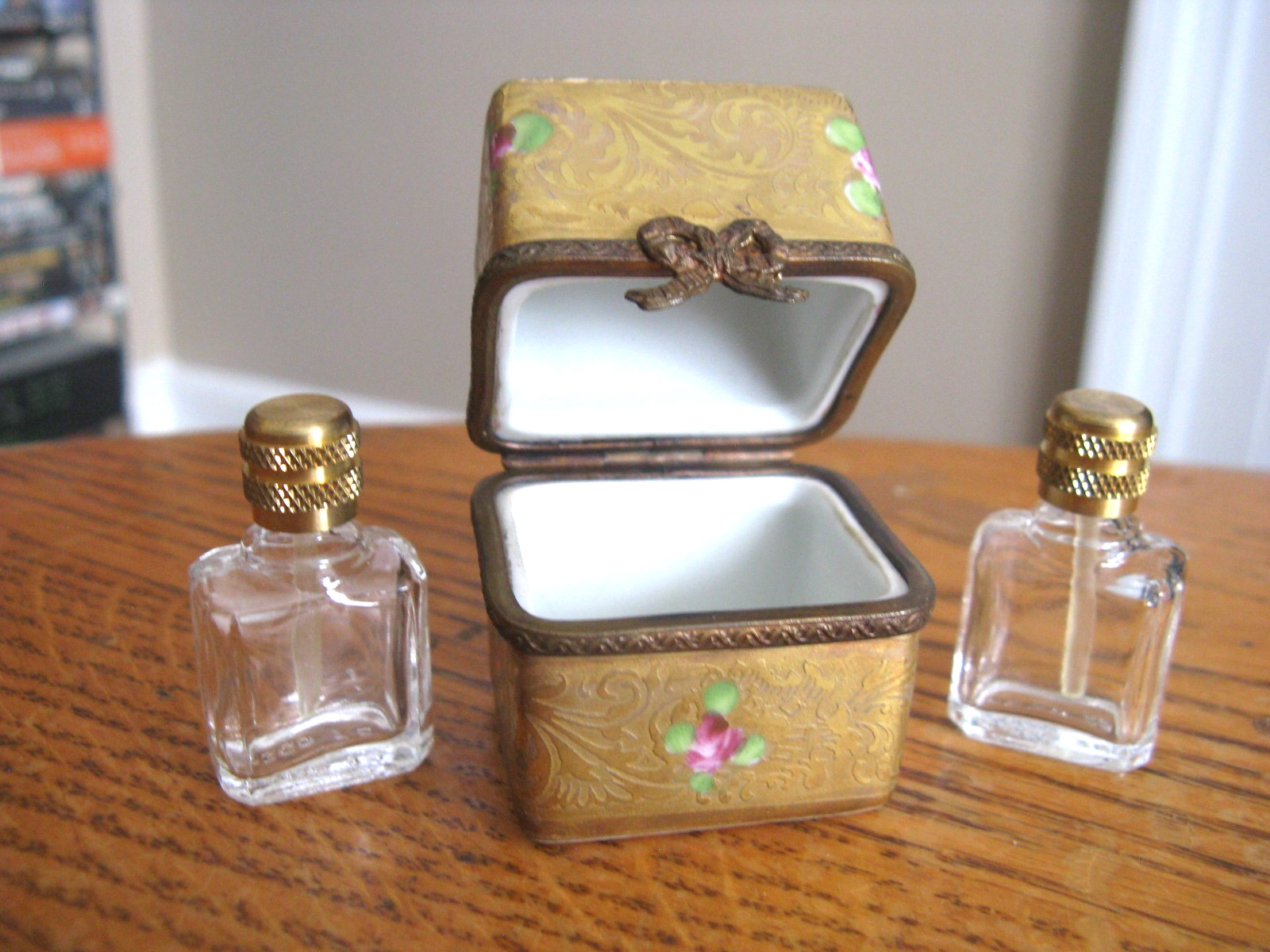 JD Peint La Main Dumont Limoges France Gilded & Pink Roses Trinket Box w Perfume