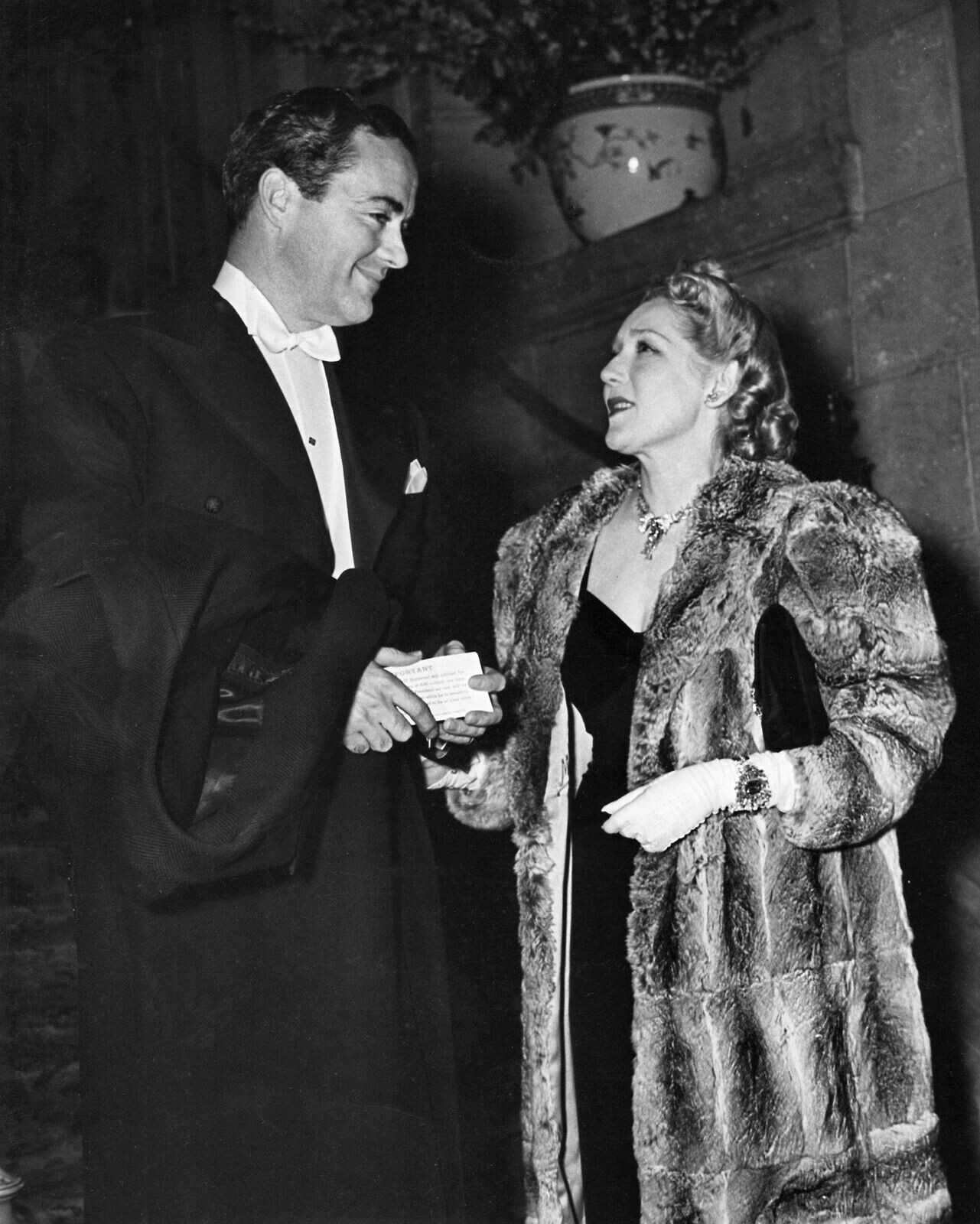 MARY PICKFORD & BUDDY ROGERS at the 1921 Oscars Picture Photo 6\