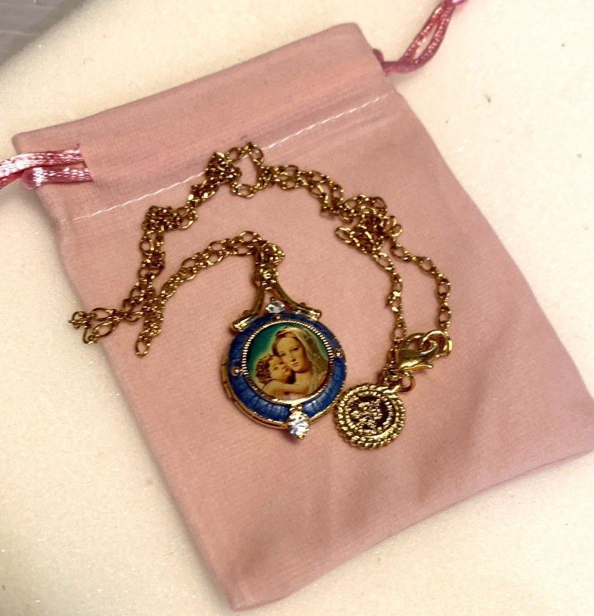 “MARY AND CHILD” ENAMEL NECKLACE LOCKET“THE VATICAN LIBRARY COLLECTION” Lot# A60