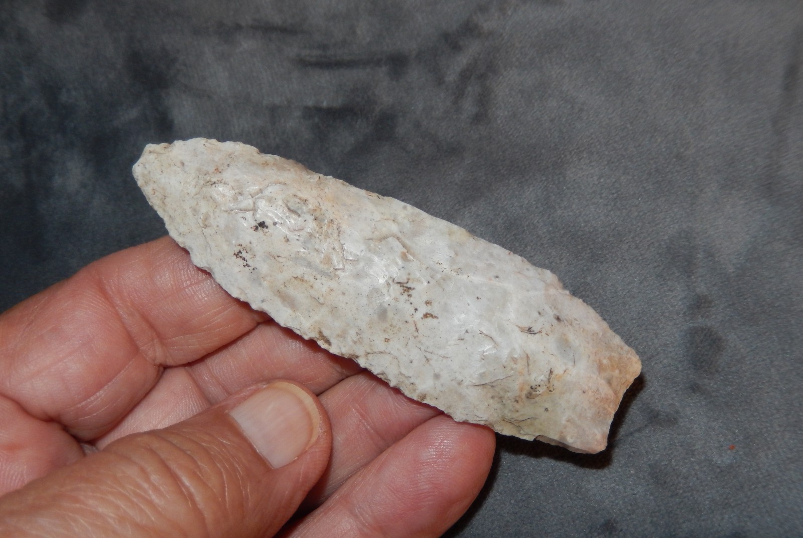 A VERY NICE OLD PATINATED BURLINGTON CHERT RICE LANCEOLATE HARRISON CO. MO. N190