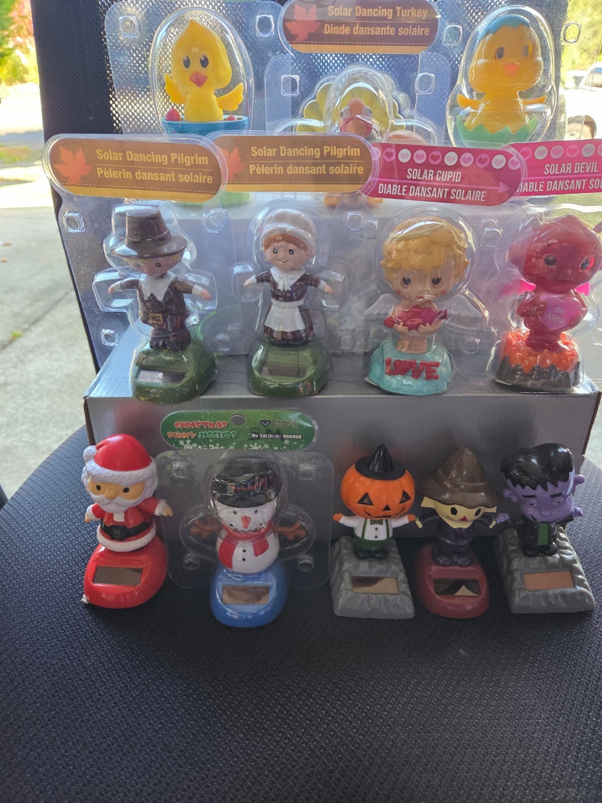 solar-powered dancing bobblehead/nodder figurines.