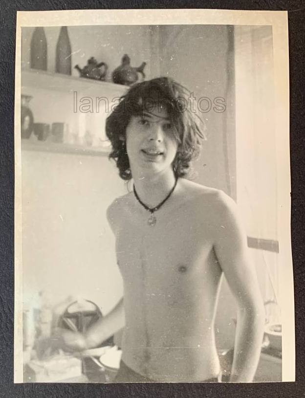 Romantic mood Handsome slim man 23yo shirtless guy Nice light hair photo Gay Int