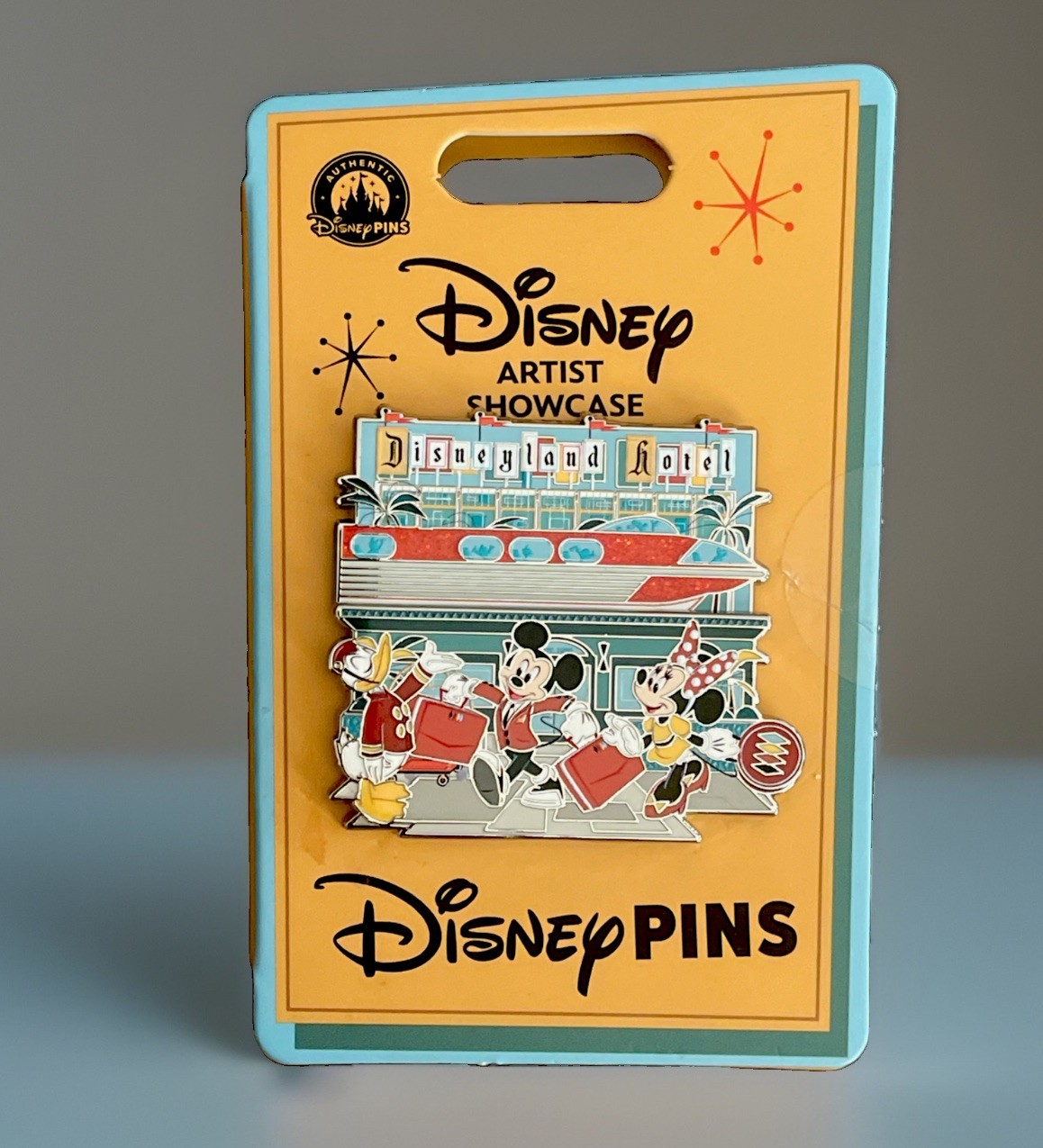 Disney Artist Showcase Disneyland Hotel Pin-Donald Mickey and Minnie NEW CARDED