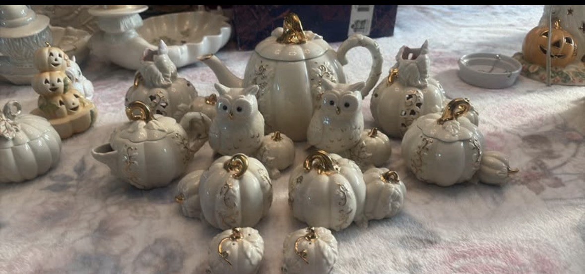 Lenox Fine Ivory ChinaPumpkin and OwlCollection