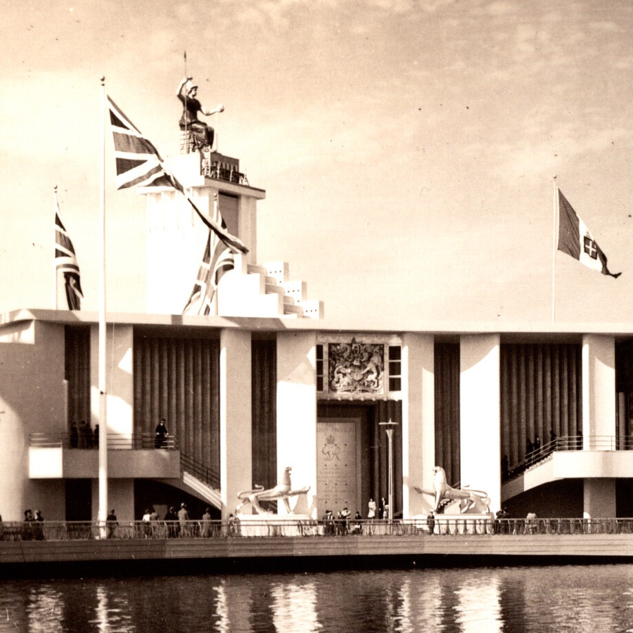 Vintage 1939 RPPC British Pavillion On Lagoon Of Nations Postcard NYWF