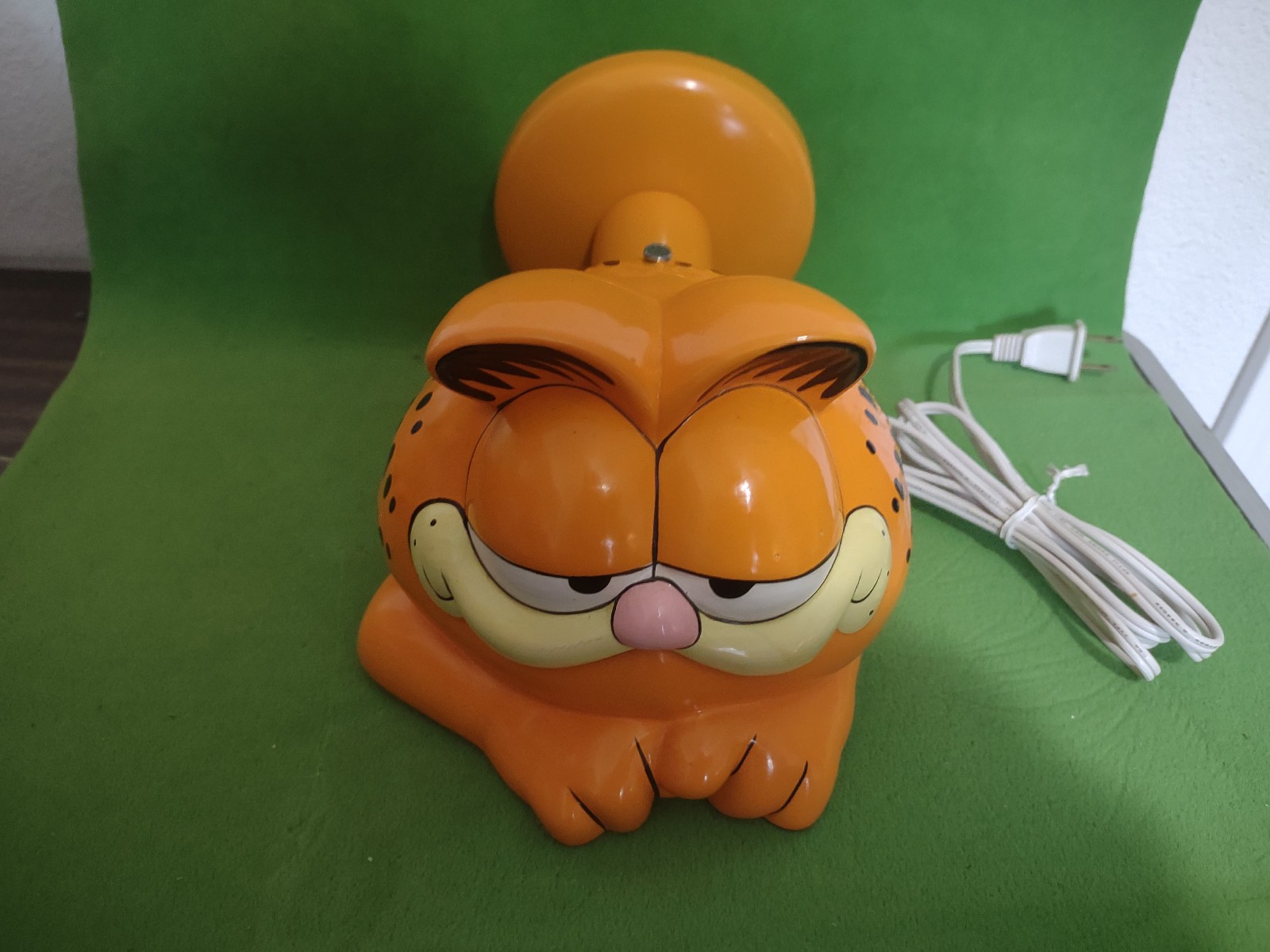 Rare Vintage Garfield Fat Cat Lamp Wall Light 1978 In good working condition.