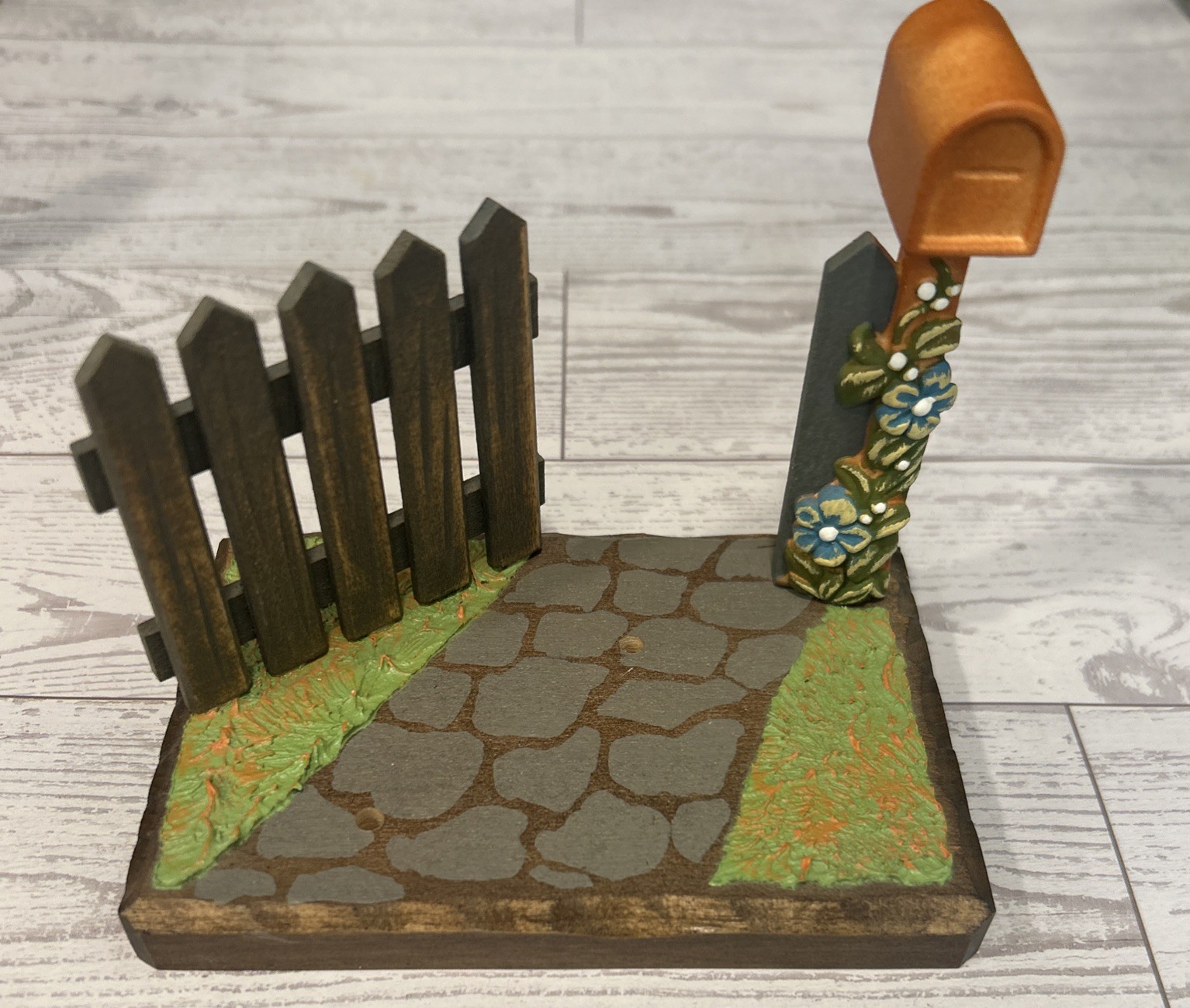 Vintage 1991 ANRI Collectors Club Garden Scene Display Base Mailbox Fence 4.75x3