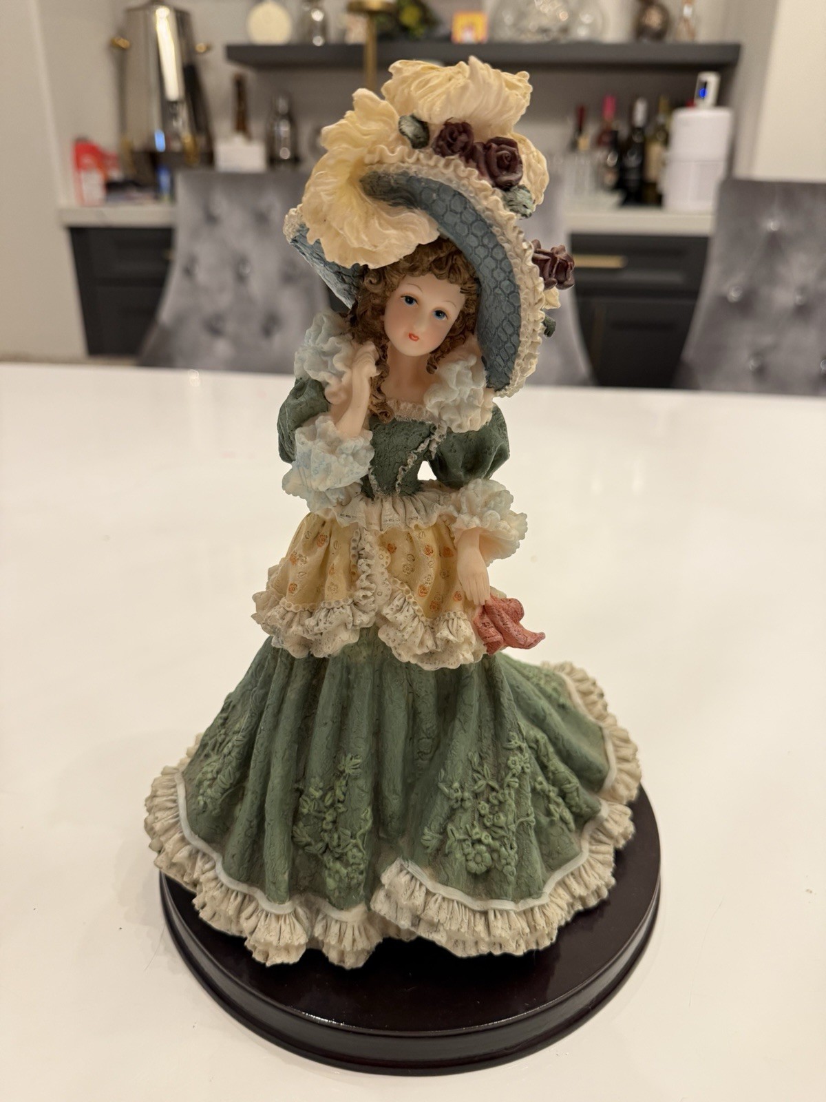 VINTAGE MEERCHI MRH RESIN FIGURINE, VICTORIAN GIRL