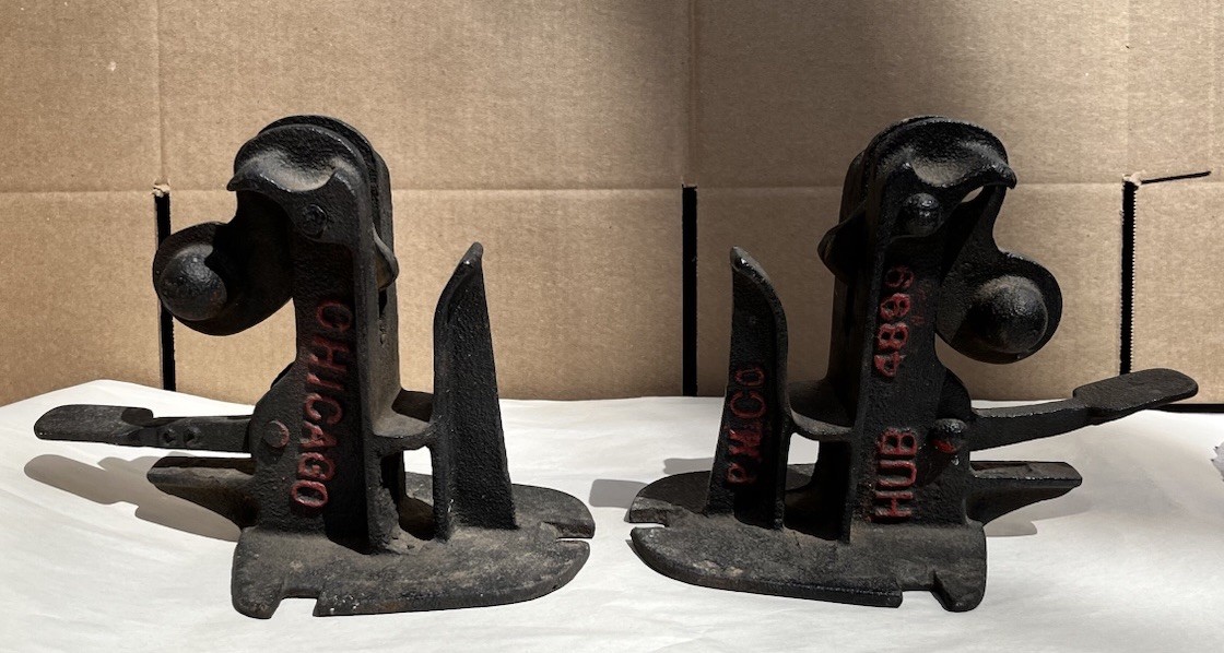vintage pm co. hub 4899 chicago track switch lever lock cast iron pair