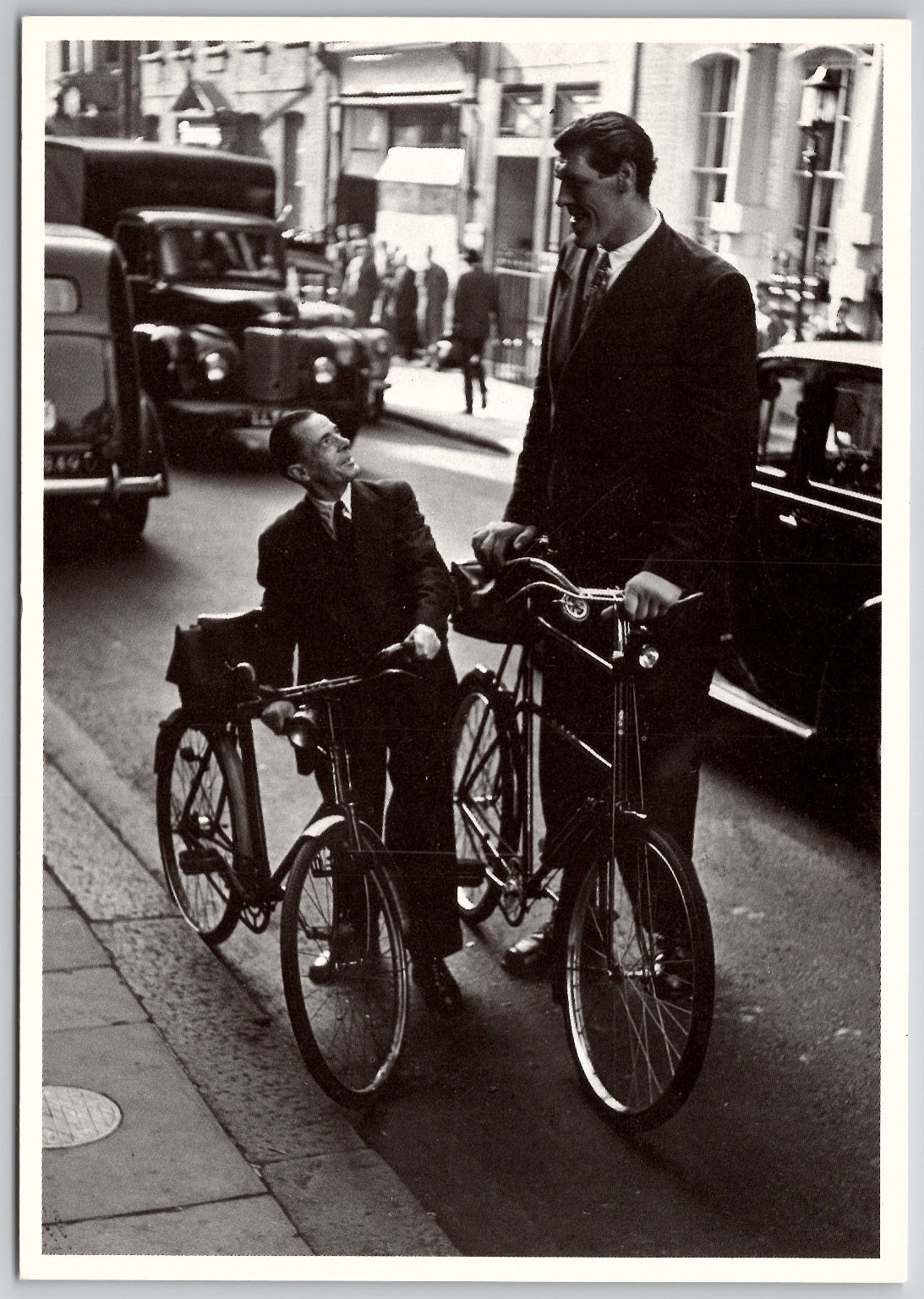 Vintage Photo Postcard Tallest & Smallest Men Bicycles Europe 1989 Emotifs