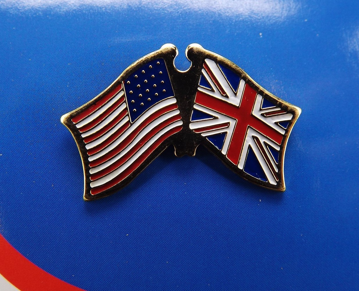 BRAND NEW Lapel Pin USA Great Britain Crossed Flags Enamel 1 1/8\