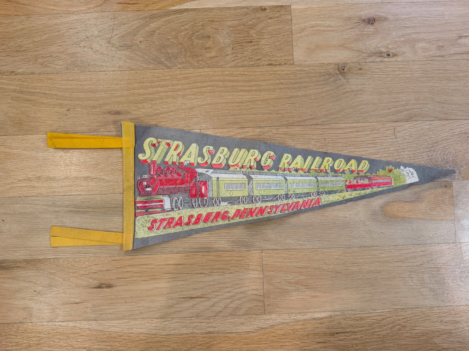 STRASBURG RAILROAD - PENNSYLVANIA PA - VINTAGE - SOUVENIR - PENNANT BANNER FLAG 