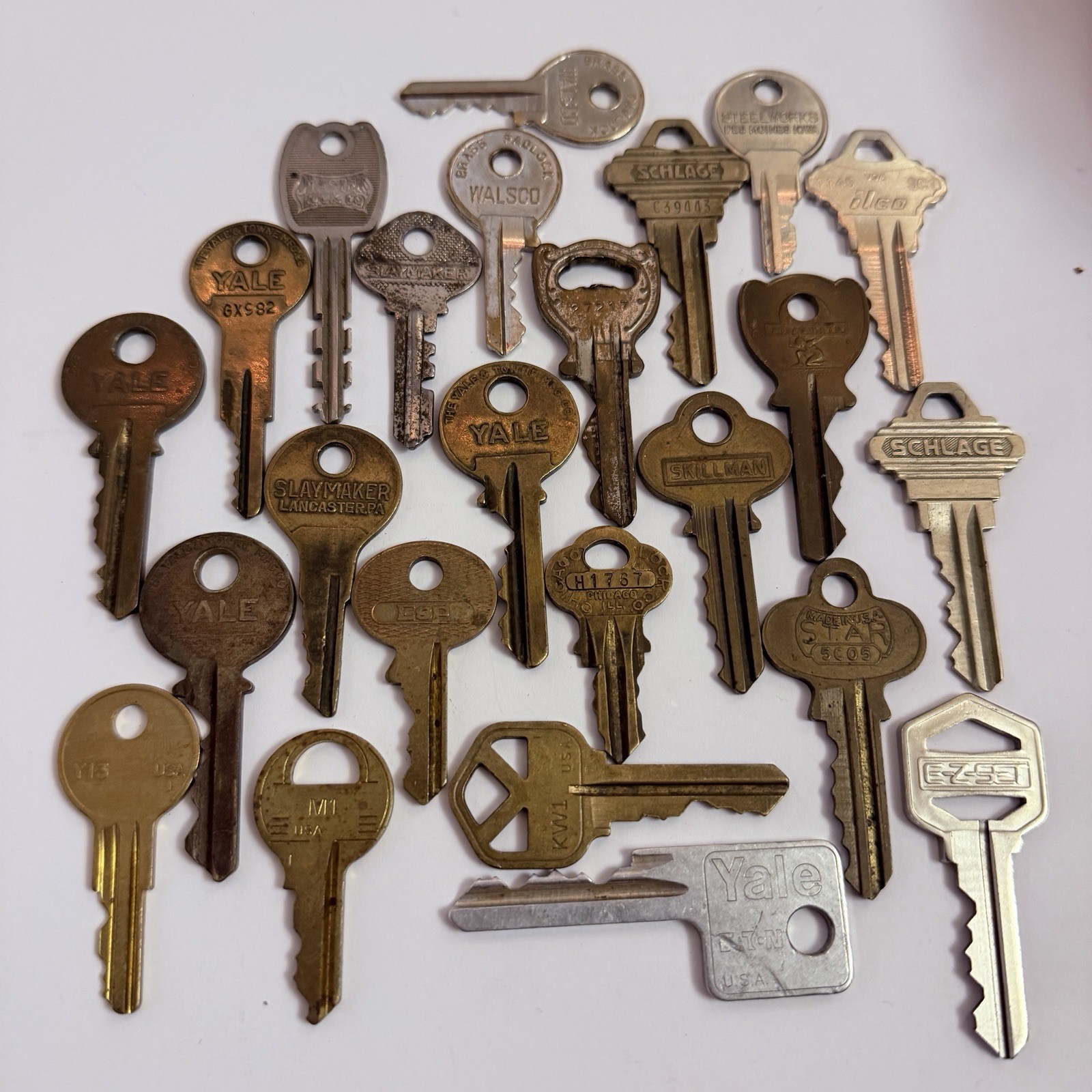 Vintage Lot Of 25 Assorted Brass Keys Slaymaker , Yale , Atlas , Skillman