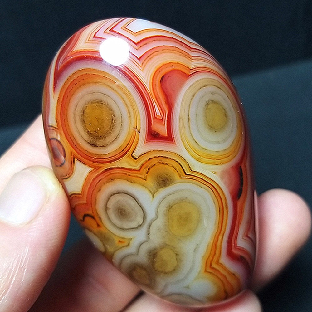TOP 79.6G Natural Polished Silk Banded Lace Agate Stone Madagascar A362