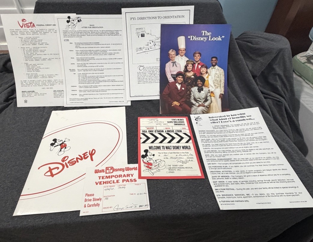Vintage Disney World New Cast Member Orientation Folder 1992 Disney Look Pass