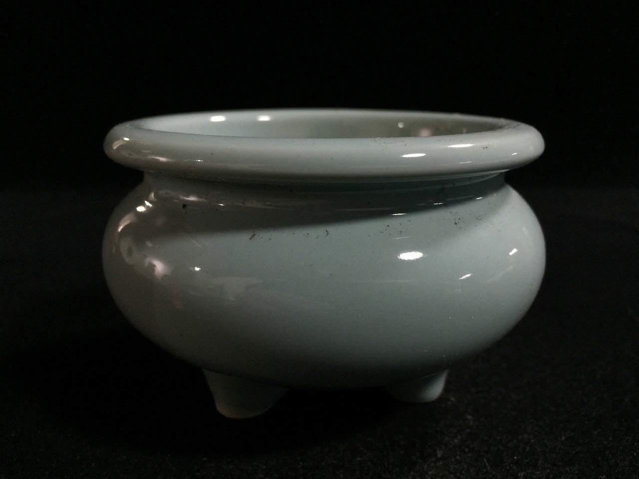U0056 / Vintage Japanese Porcelain Incense Burner Koro Tripod Censer Small