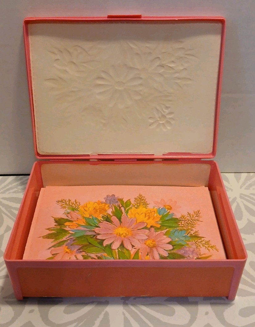 Vintage Hallmark Stationary Floral  Greeting Blank Cards In Plastic Box