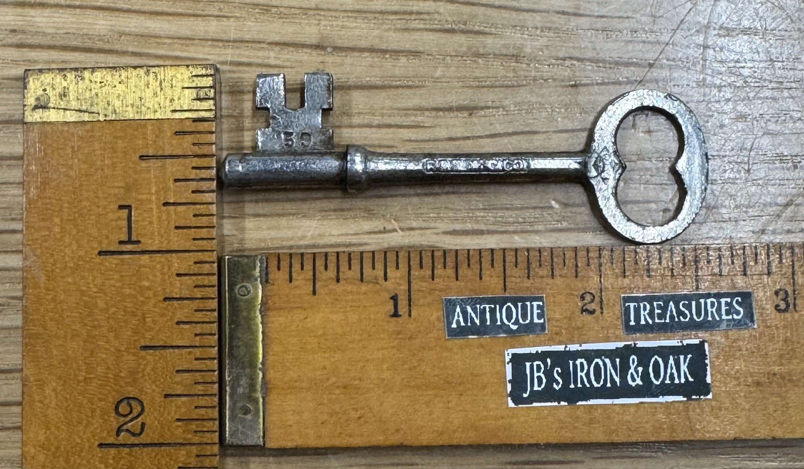 🌿 🗝️ Vintage Antique R & E Skeleton Key #59 Russell Erwin