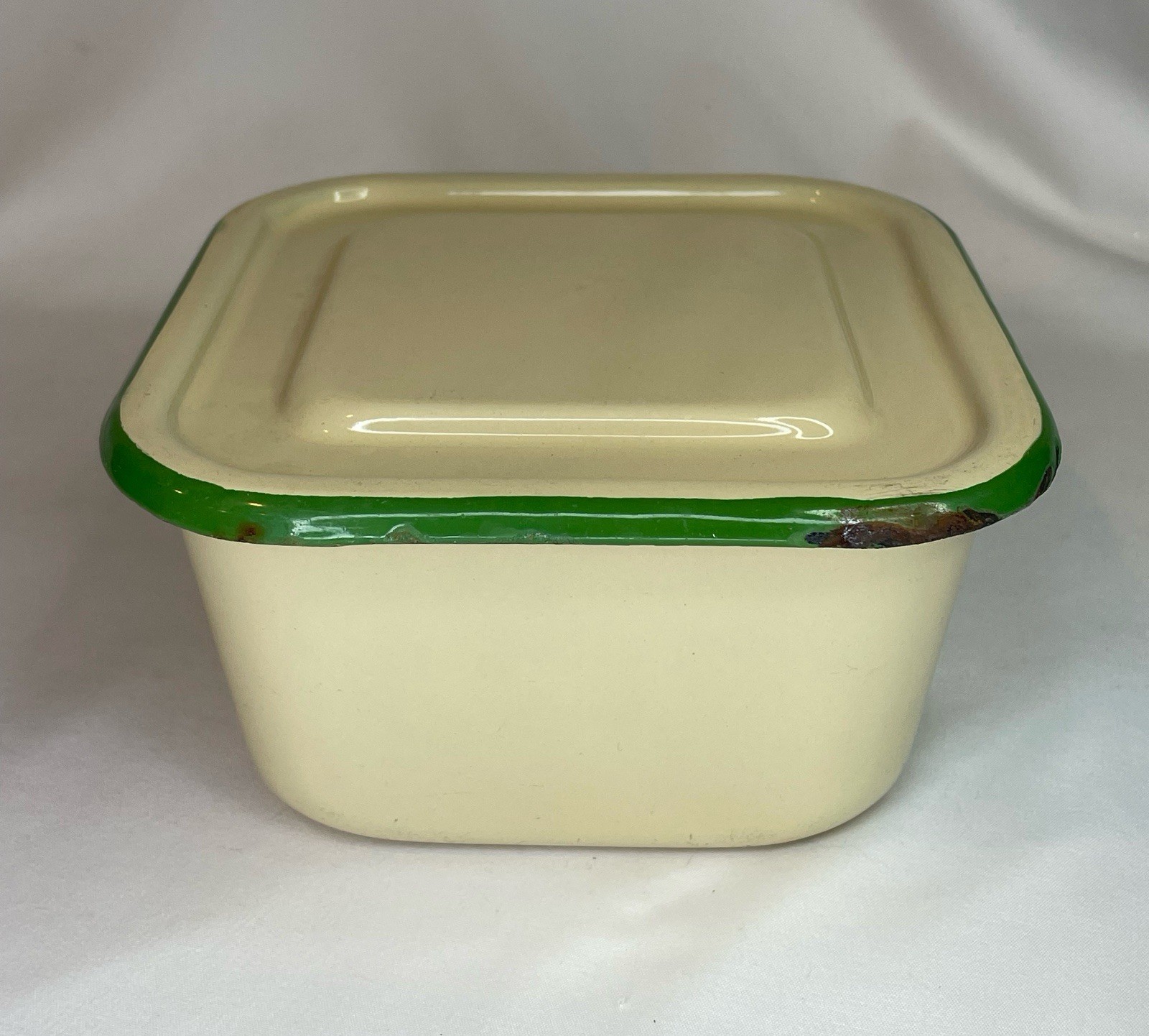 Vintage 1940s Beige And Green Trim Enamelware Refrigerator Storage Box