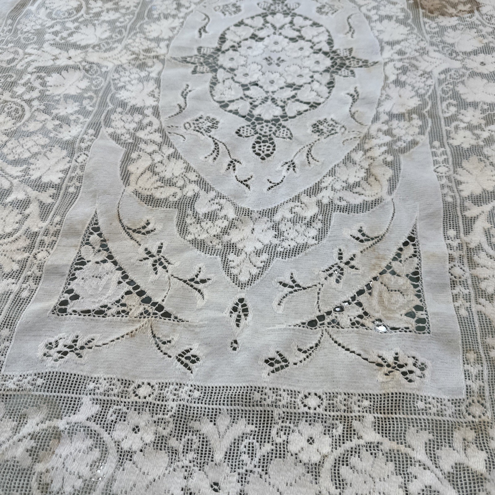 Vintage Quaker Lace White House Pattern #6280 Tag Tablecloth 51x68 Ivory Floral