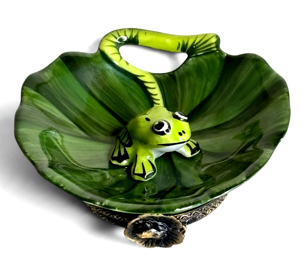 Limoges France Peint Main Trinket Box Frog on Lily Pad Marked