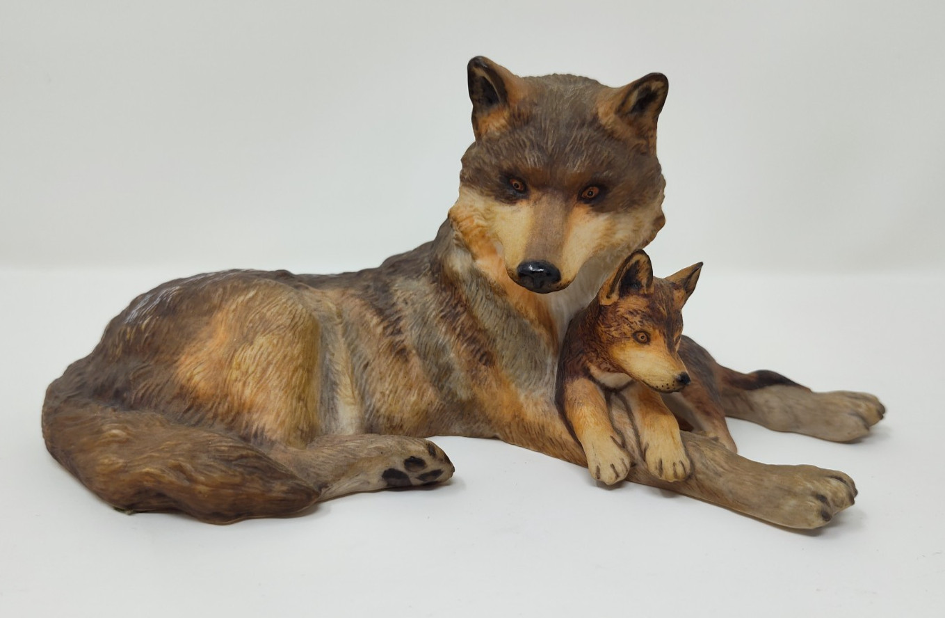 Vintage 1985 Nicholas Wilson Woodland Repose Wolf And Cub Porcelain Figurine