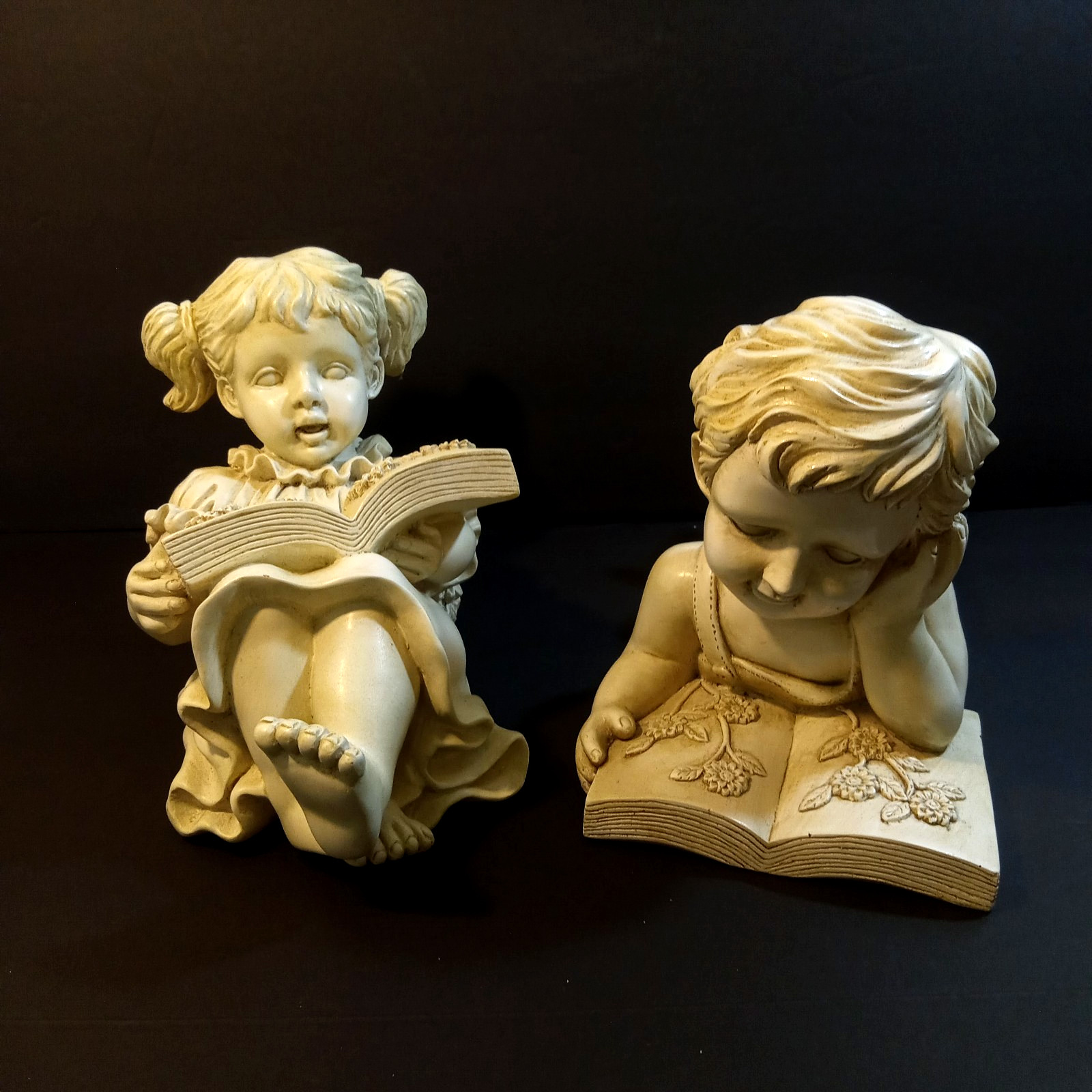 Eager Boy Girl Garden Readers Sculpture Set Of 2 11\