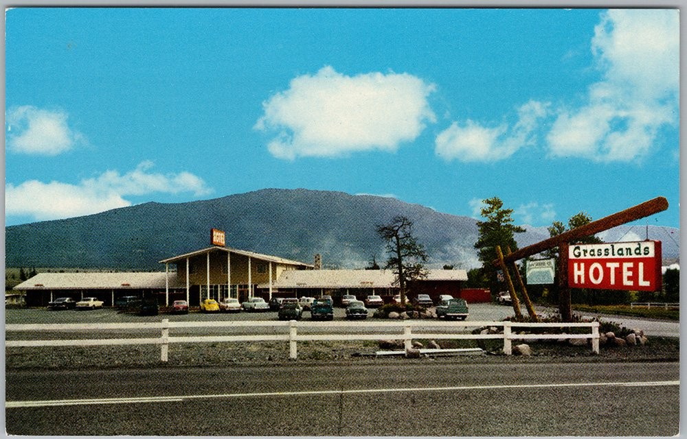 Merritt BC Grasslands Hotel Nicola Valley Vintage Chrome Postcard H85