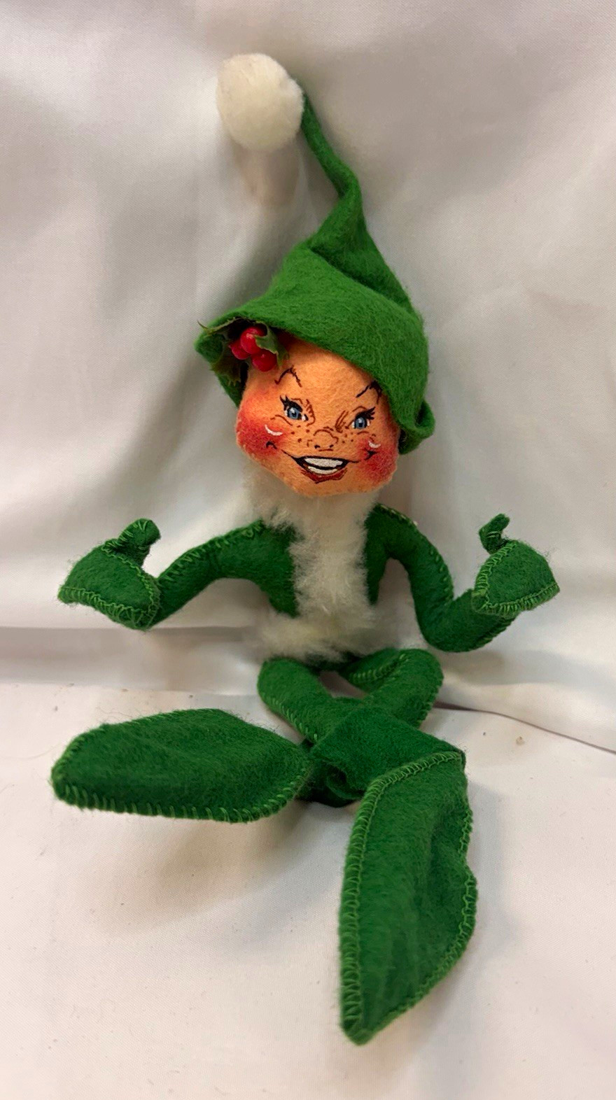 Vintage Annalee 1995 Christmas Elf Figurine Handmade Plush Felt/Fabric Green