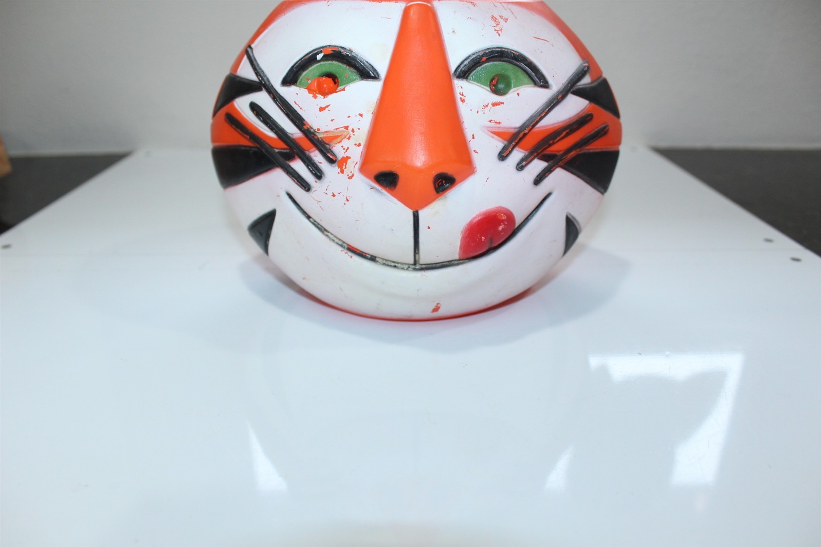 Vintage 1968 Kellogg's Tony The Tiger Plastic Container Pot 8-1/4