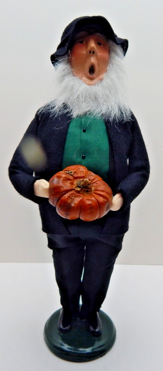 Byers Choice Ltd The Carolers 2004 Older Amish Man w/Pumpkin Squash (431 Signed
