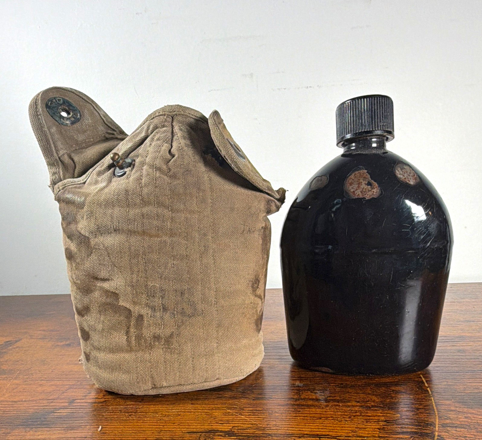 WWII US M1942 Black Porcelain Enamel Canteen 1942 U.S.S. Co. Canvas Cover