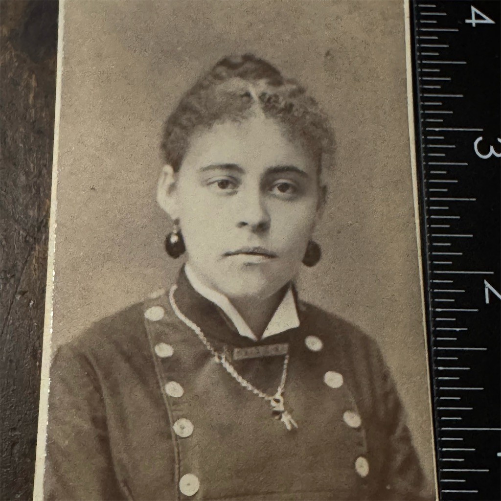 Antique Victorian CDV Young Woman Lynn MA Jewelry