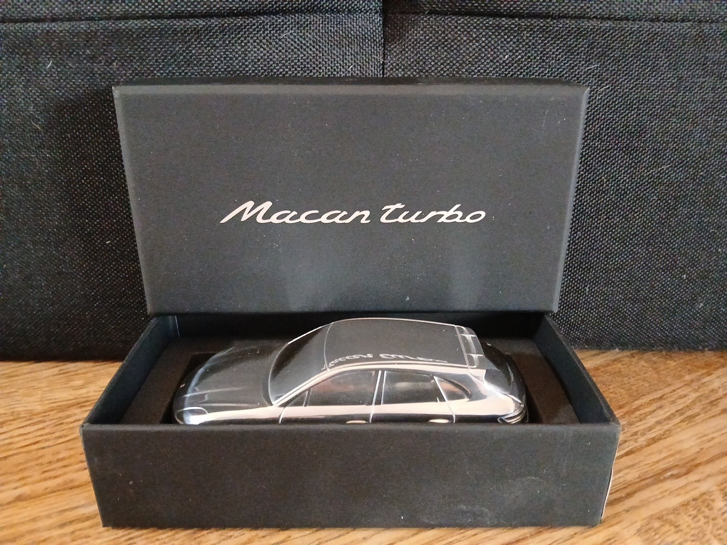 Porsche Macan Turbo Chrome Aluminum model scale 1:43 Paperweight Dealer 