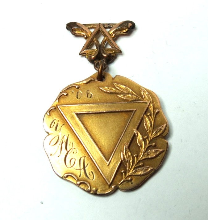 ANTIQUE 1906 KNIGHTS OF PYTHIAS SPORT GOLD FILLED PIN FOB MEDAL 100 yds DASH