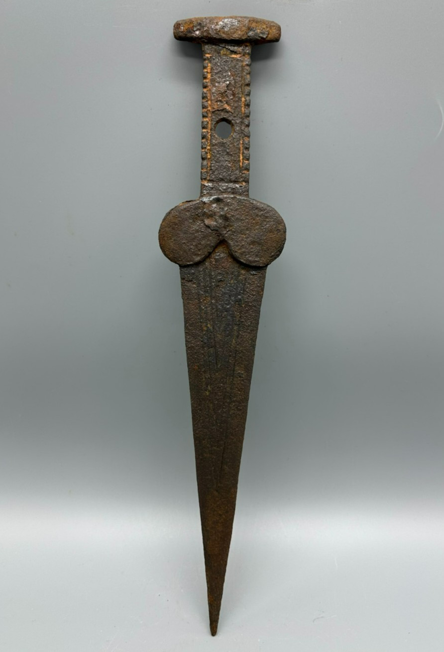 Scythian Zoomorphic Dagger With Akinak Ornamentation, 6th–5th centuries BCE