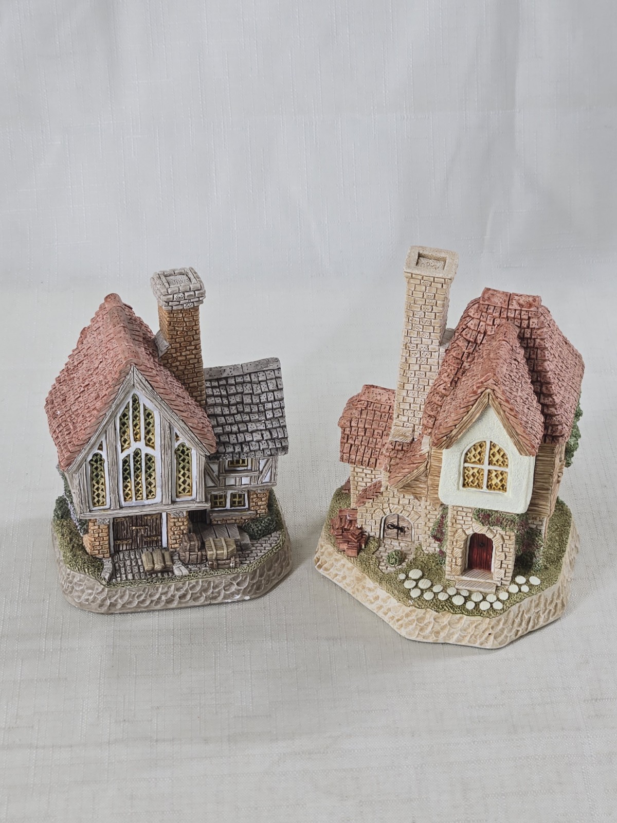 2 David Winter 1999 The Stained Glass Studio (SIGNED) & Tile Maker’s Cottage 