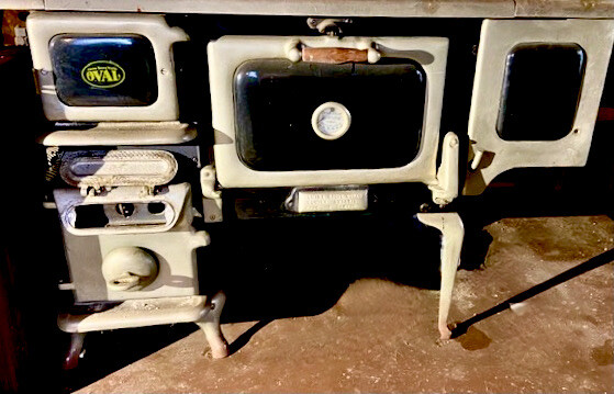 Antique KIElmira /OVAL wood Burning cook stove ,Black And Silver, Made In Canada