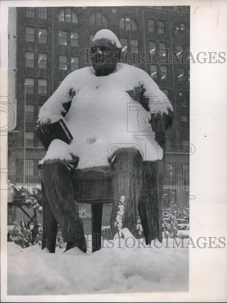 1958 Press Photo Tom Johnson Statue Covered in Snow Cleveland Ohio - nex13673