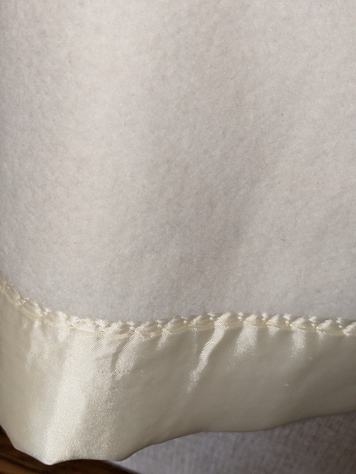 Vintage Sears Soft Cream Blanket w/ Satin Trim  Acrylic Full Double Size 86 X 84
