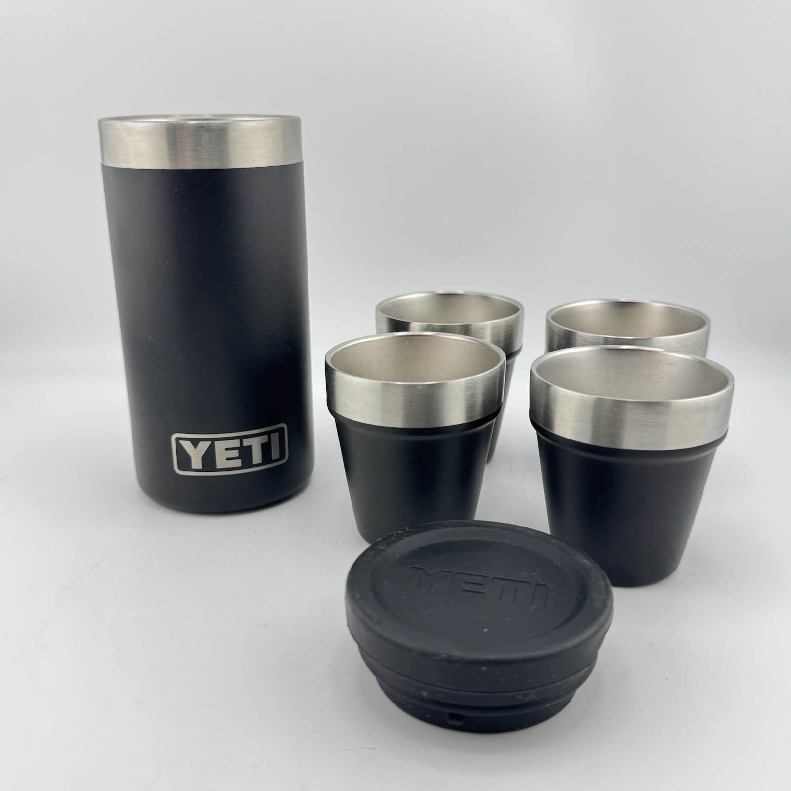 YETI Black Shot Glasses Set of 4 w/ Lidded Sleeve Holder (Authentic Yeti) Clean