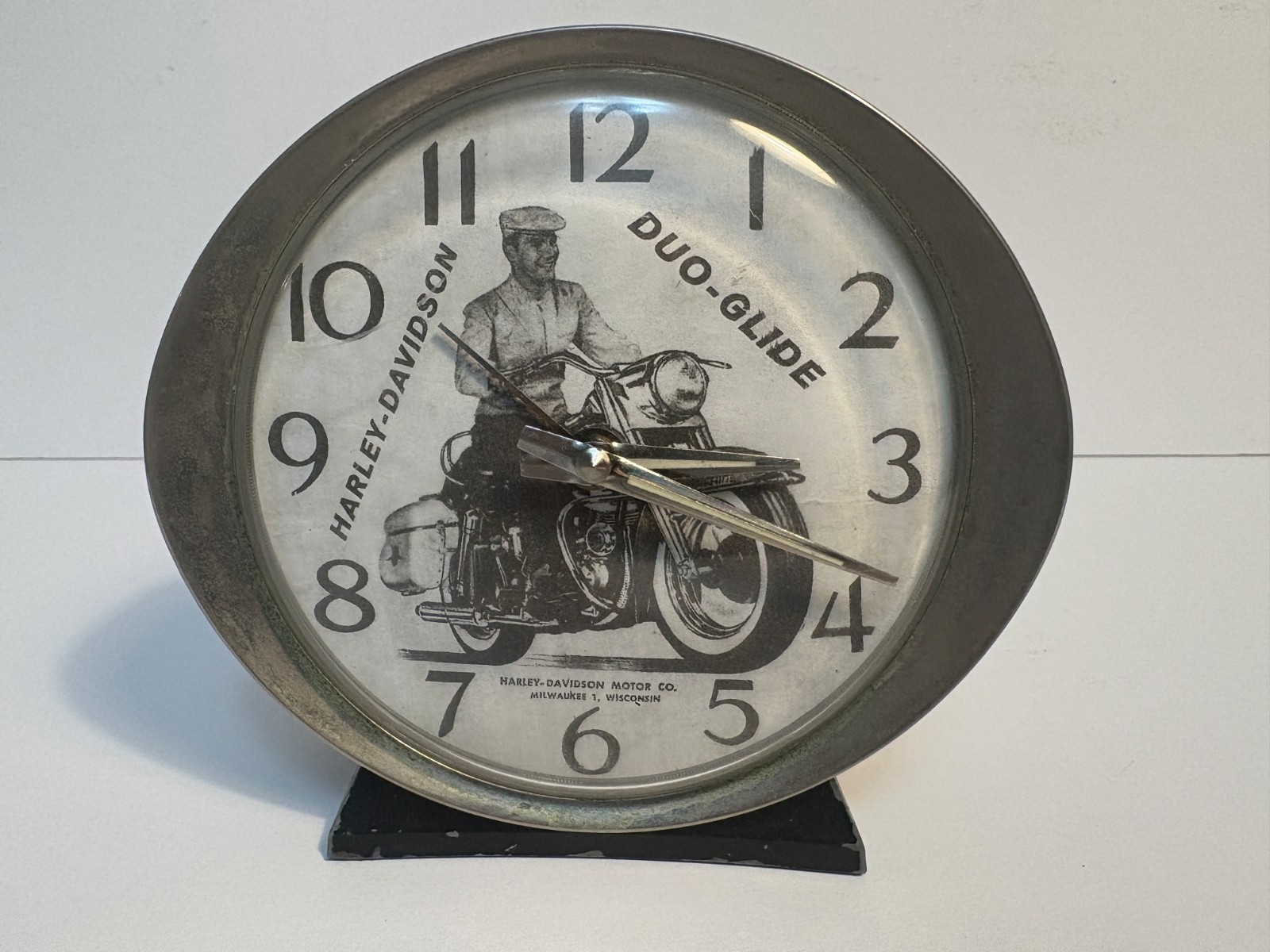 VINTAGE 1940s HARLEY-DAVIDSON WIND-UP ALARM CLOCK
