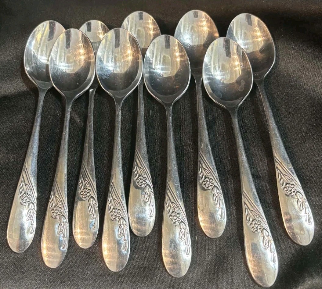 Nine Pfaltzgraff Teaspoons 18/0 Good Pre-owned Condition 6.5 Inches Long