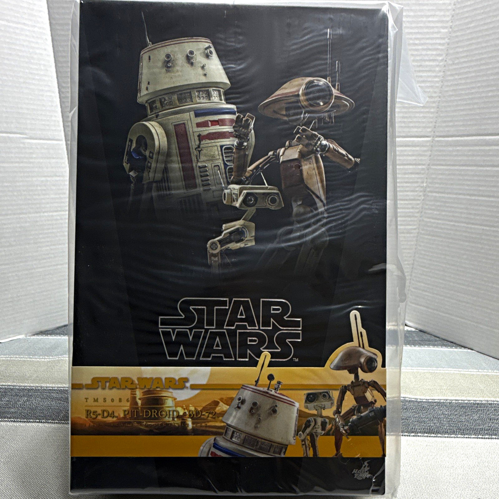 Hot Toys Star Wars R5-D4 & Pit Droid BD-72 Collectible Figure Set