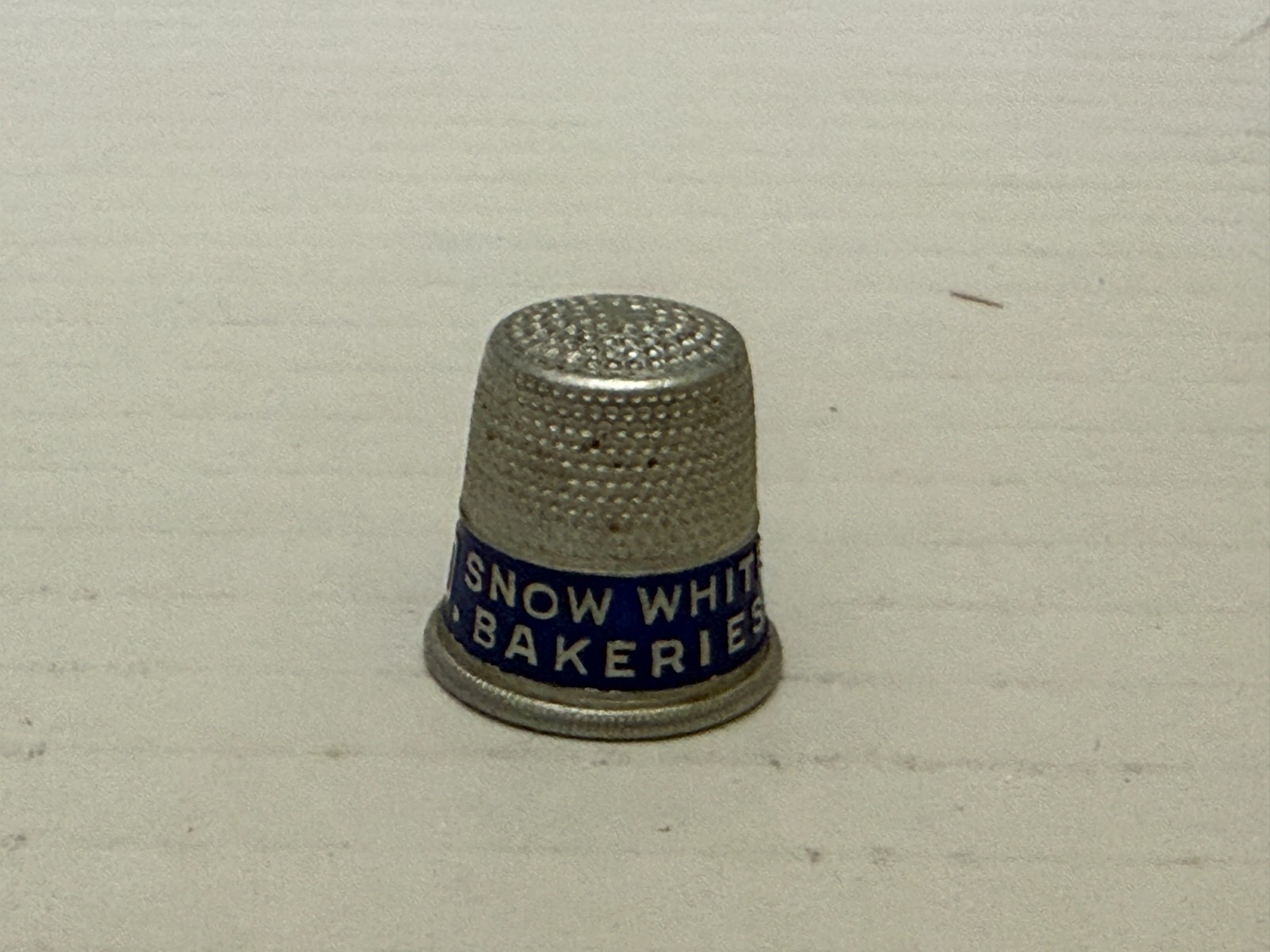 Vintage Iten Biscuits Snow White Bakery Co. Advertising Metal Thimble