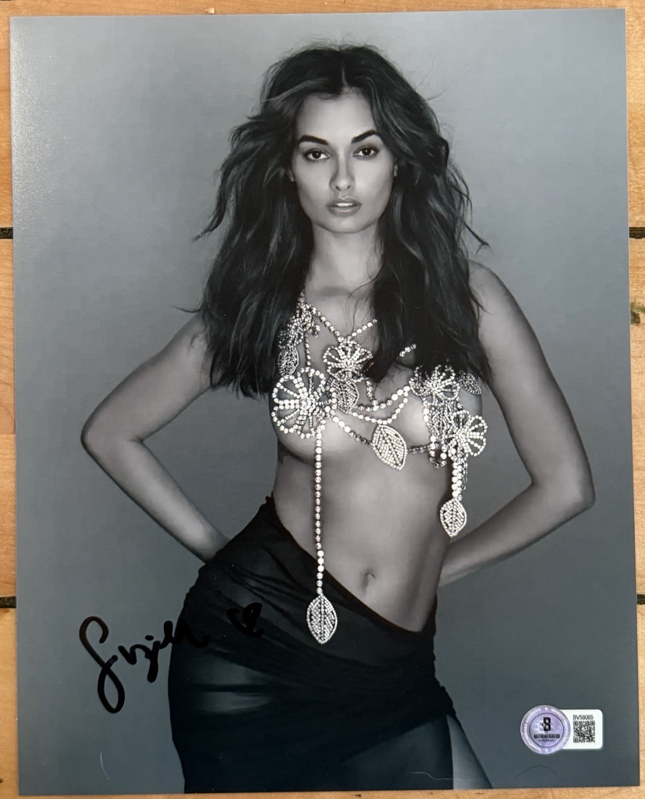 Gizele Oliveira Victoria Secret Model Signed 8X10 Photo with Beckett COA