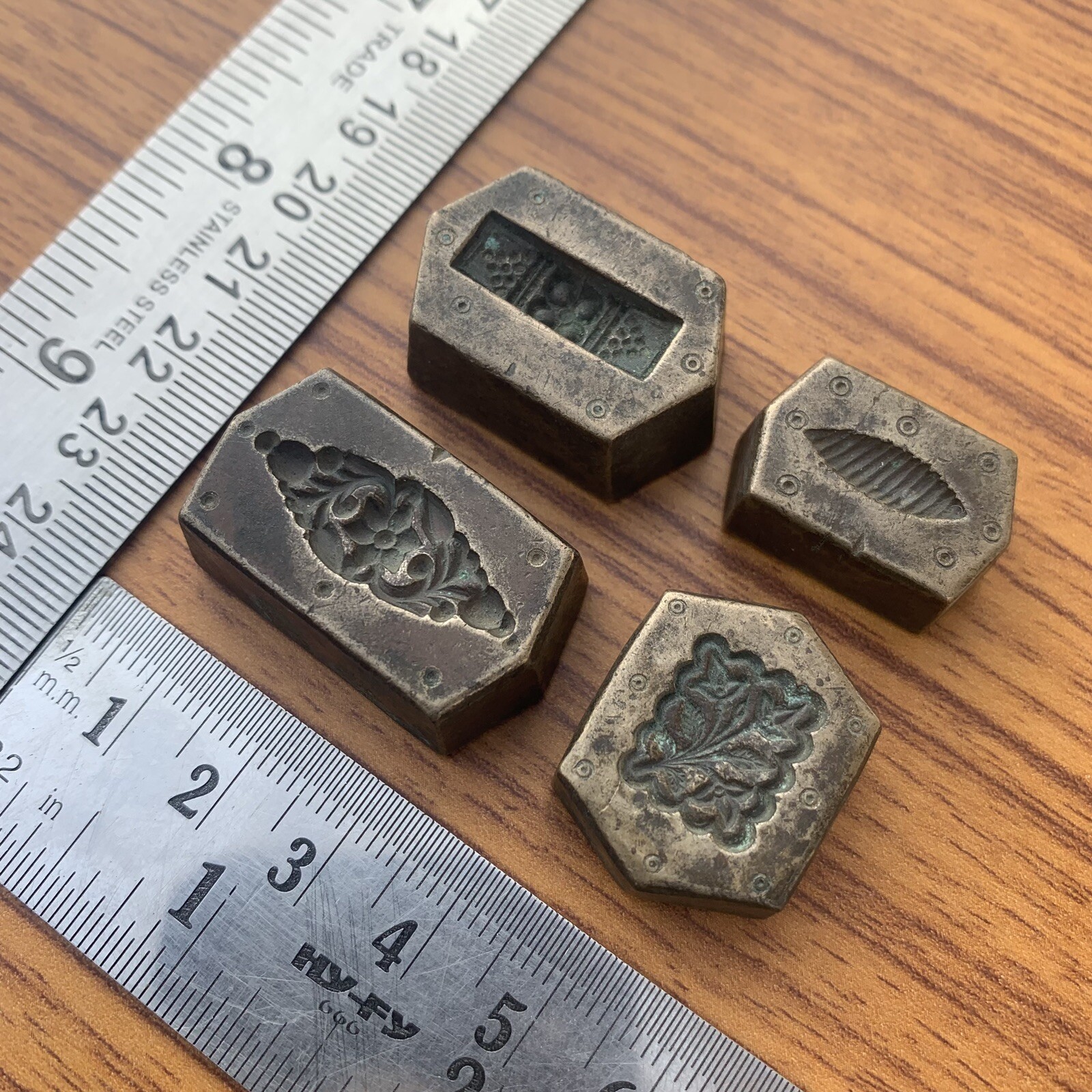 18th C Jewelry stamp seal Flower pattern, antique or old, Bronze, miniature.