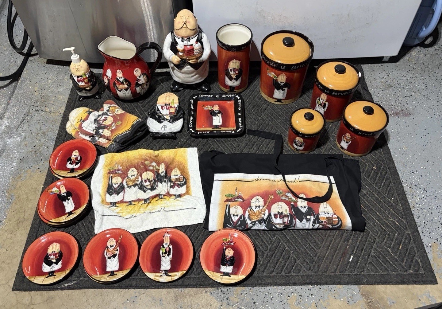 Large Lot Of Certified International Serveware Tracy Flickinger Dinner Is Served
